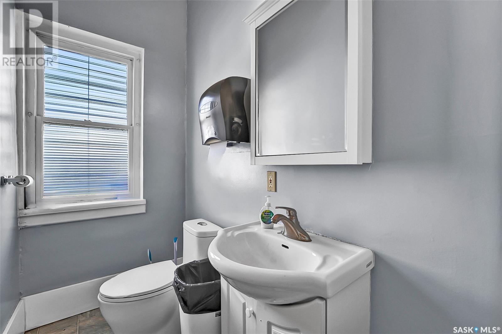 120 B Avenue W Property Photo 9