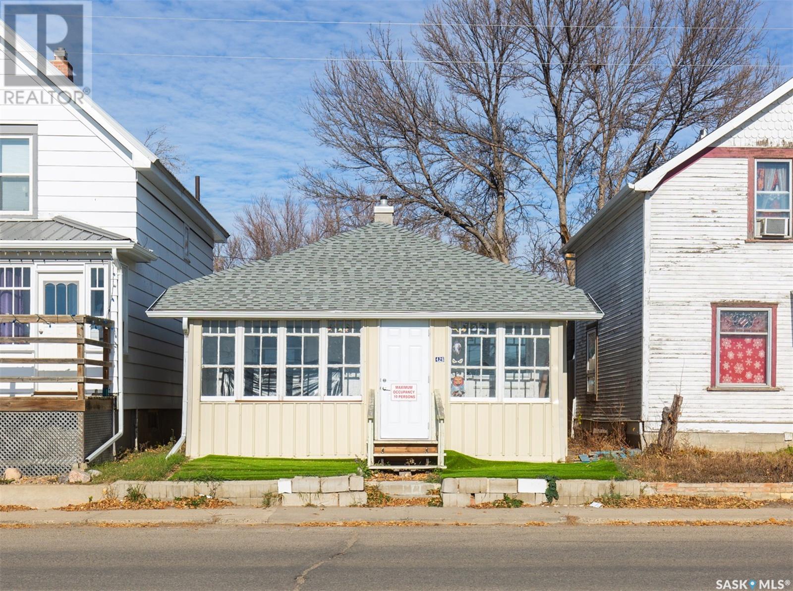 426 Fairford Street W Property Photo 1