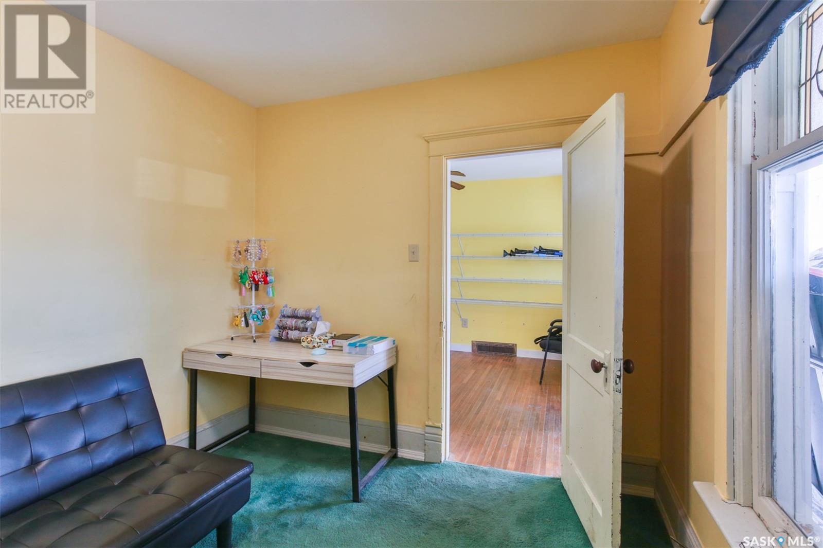 426 Fairford Street W Property Photo 4