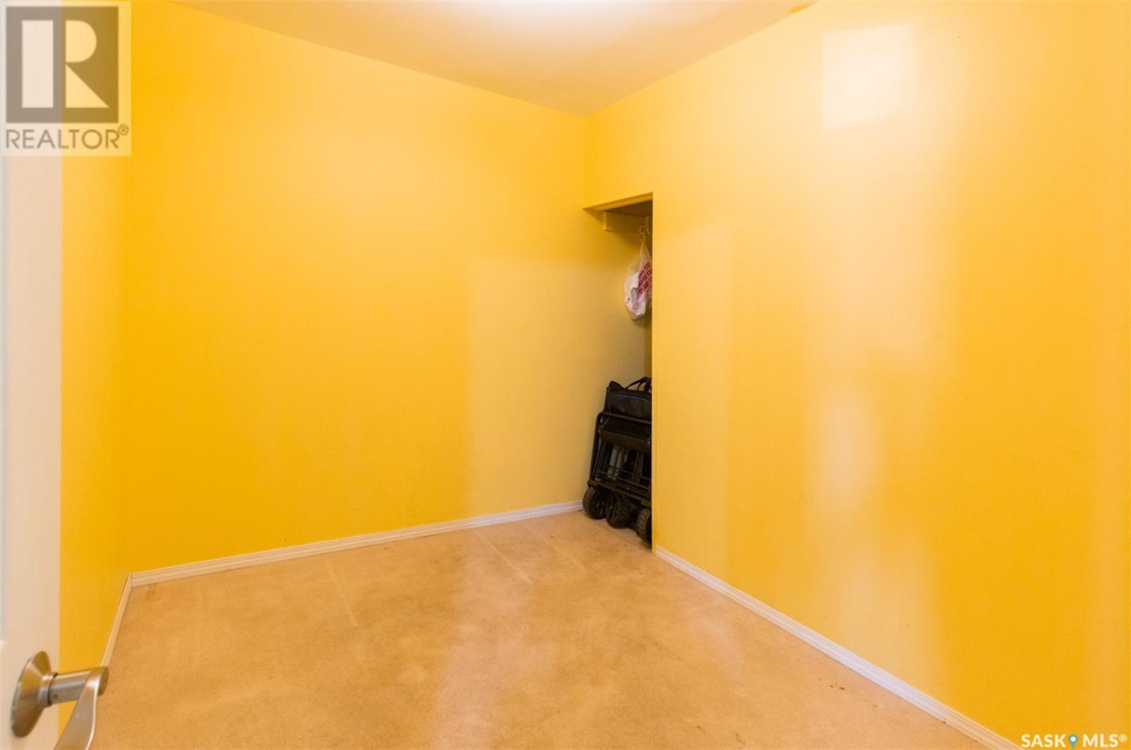 426 Fairford Street W Property Photo 5