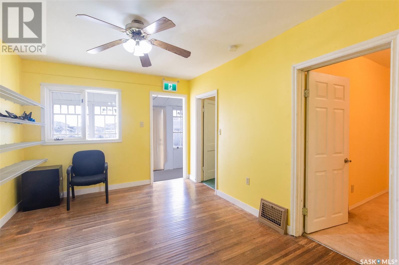 426 Fairford Street W Property Photo 6