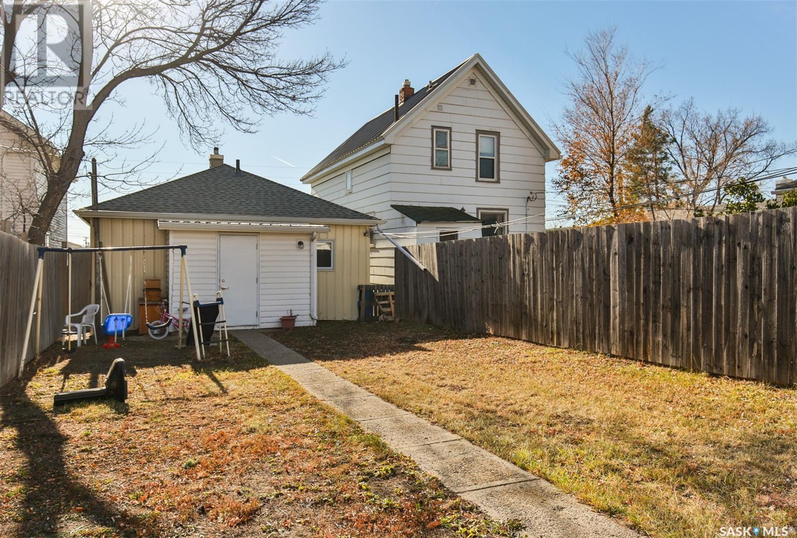 426 Fairford Street W Property Photo 13