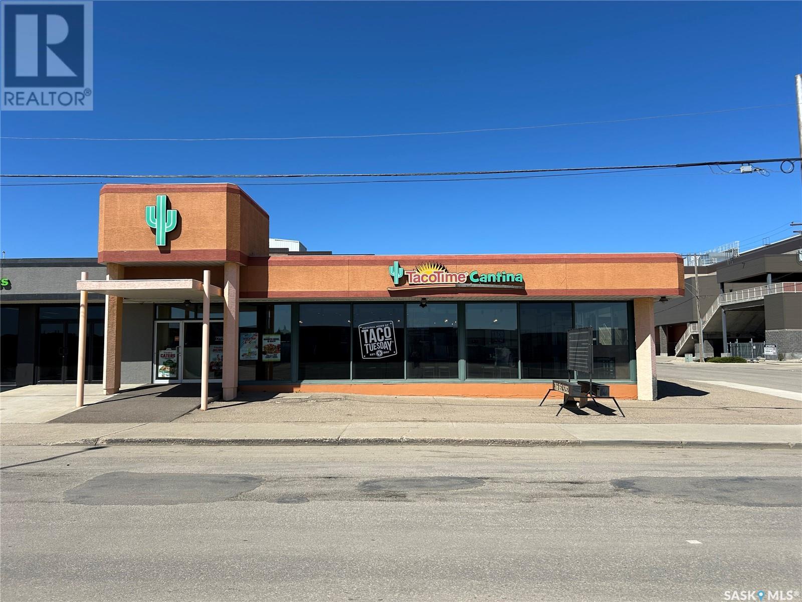 204 Manitoba Street W Property Photo