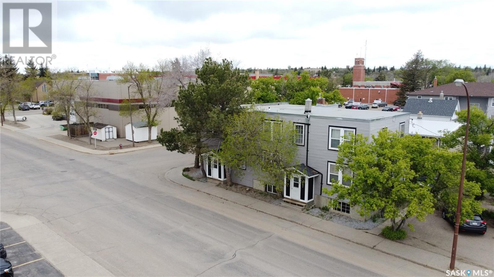 301 Cheadle Street E Property Photo 2