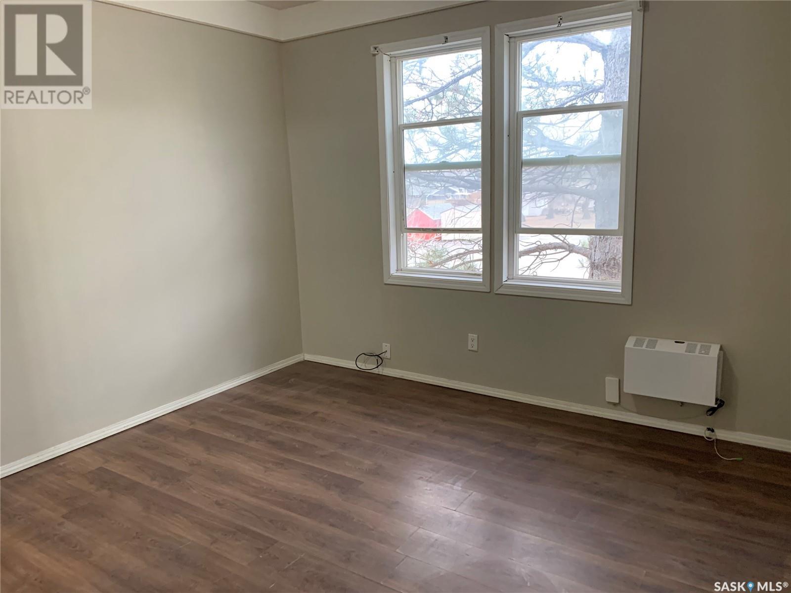 301 Cheadle Street E Property Photo 12