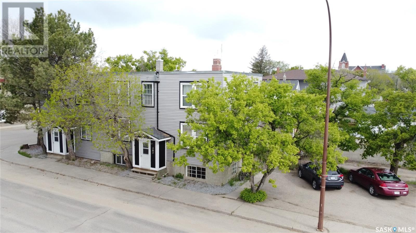 301 Cheadle Street E Property Photo 41