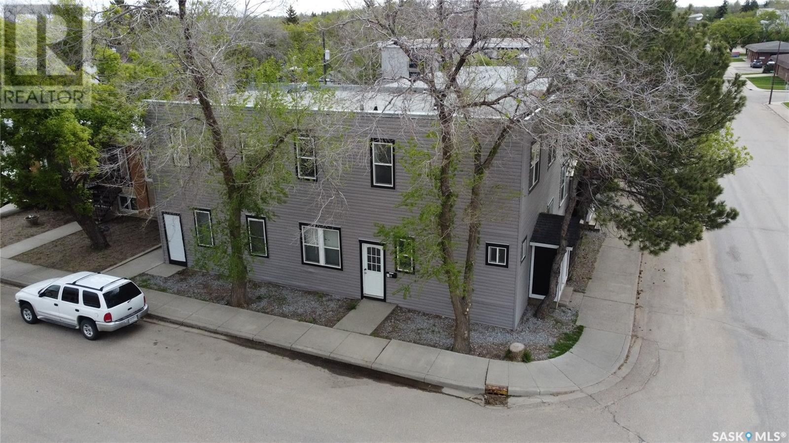 301 Cheadle Street E Property Photo 46