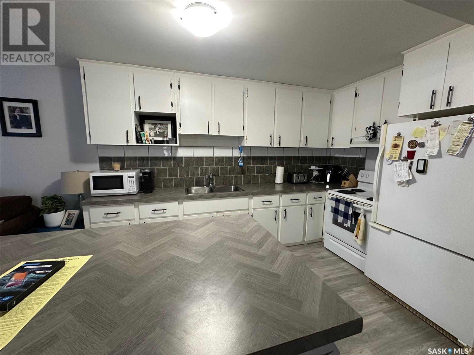 811 Albert Street Property Photo 2