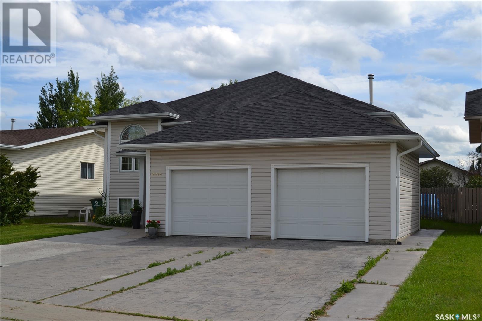 2915 37th Street W Property Photo 2