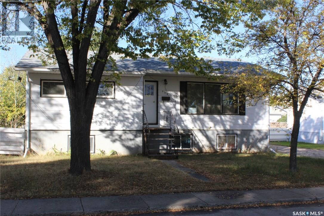 537 4th STREET W Property Photo 1