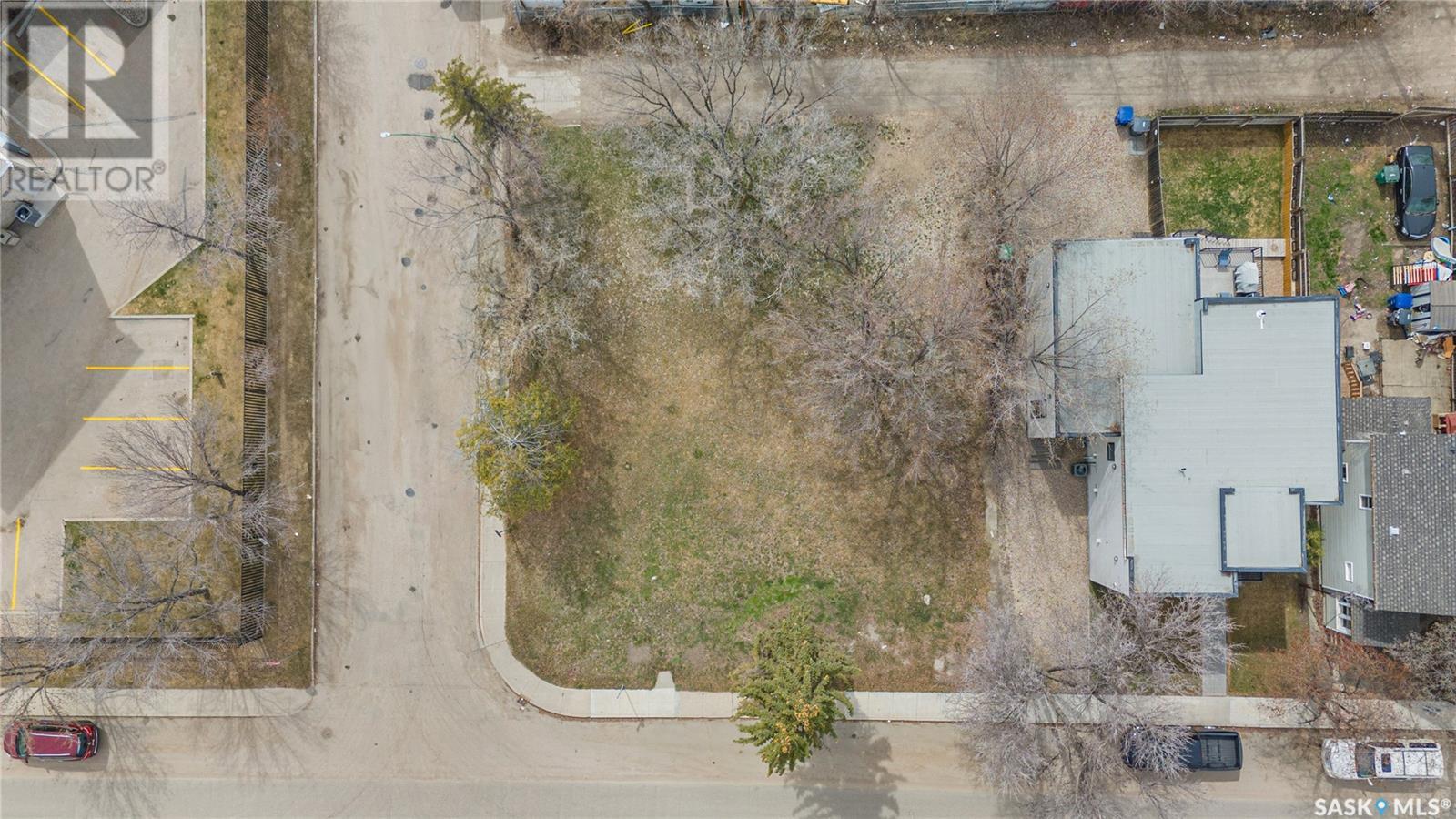 201 25th Street W Property Photo 3