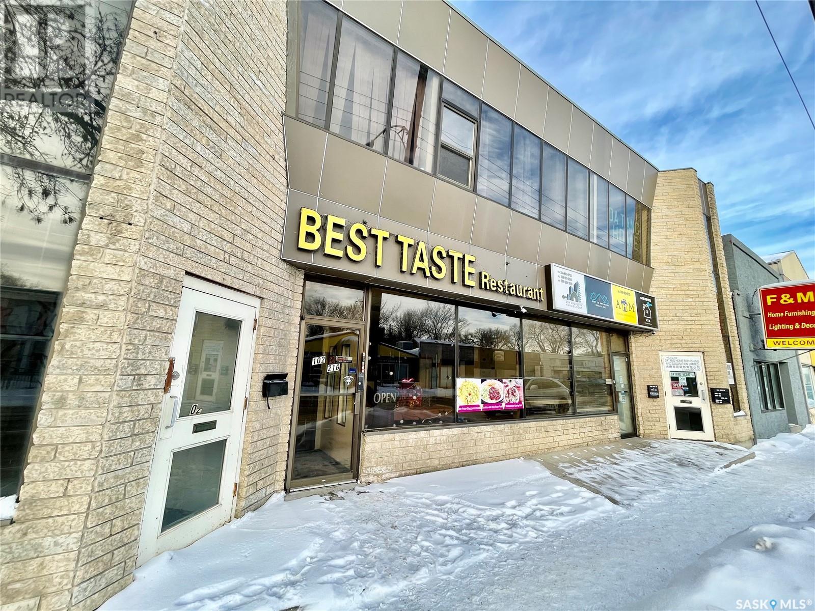 102 216 33rd Street W Property Photo 2