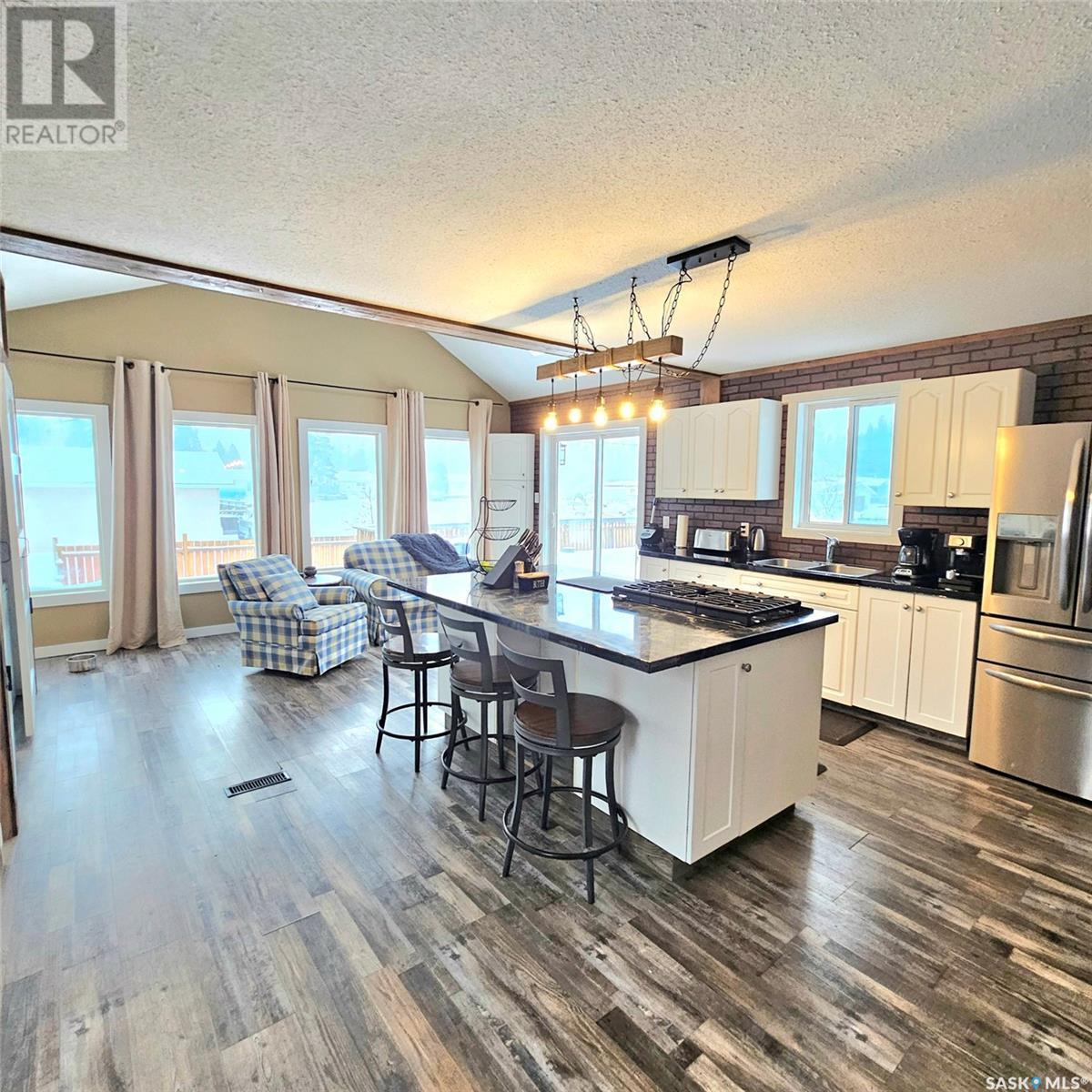 201 7th Street E Property Photo 3