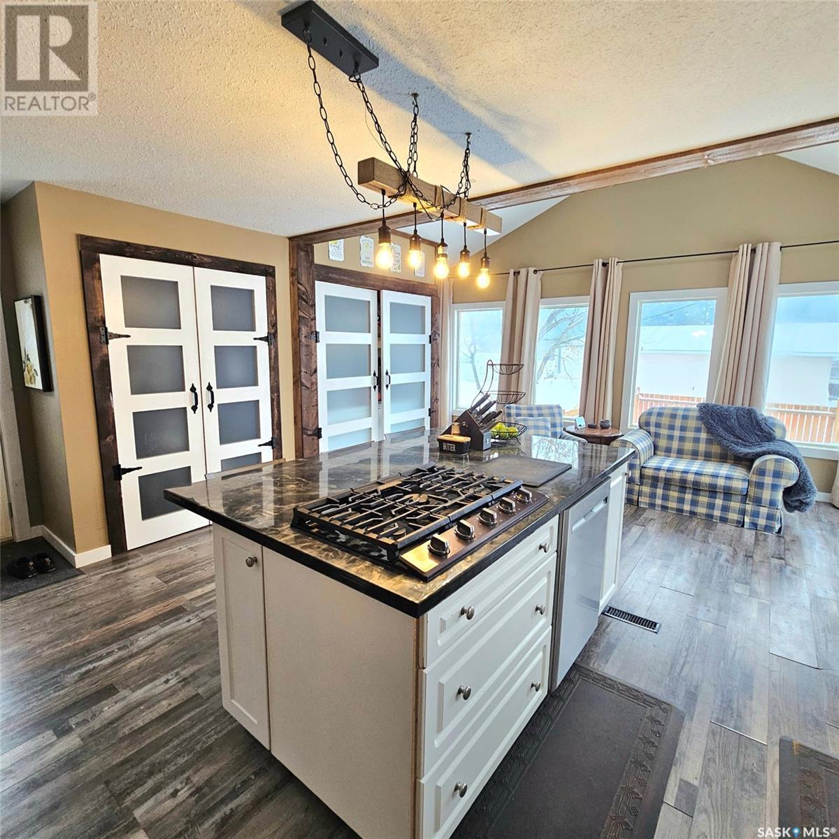 201 7th Street E Property Photo 6