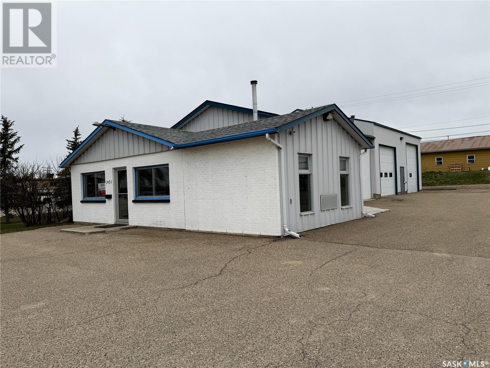 1451 North Service Road W Property Photo 6
