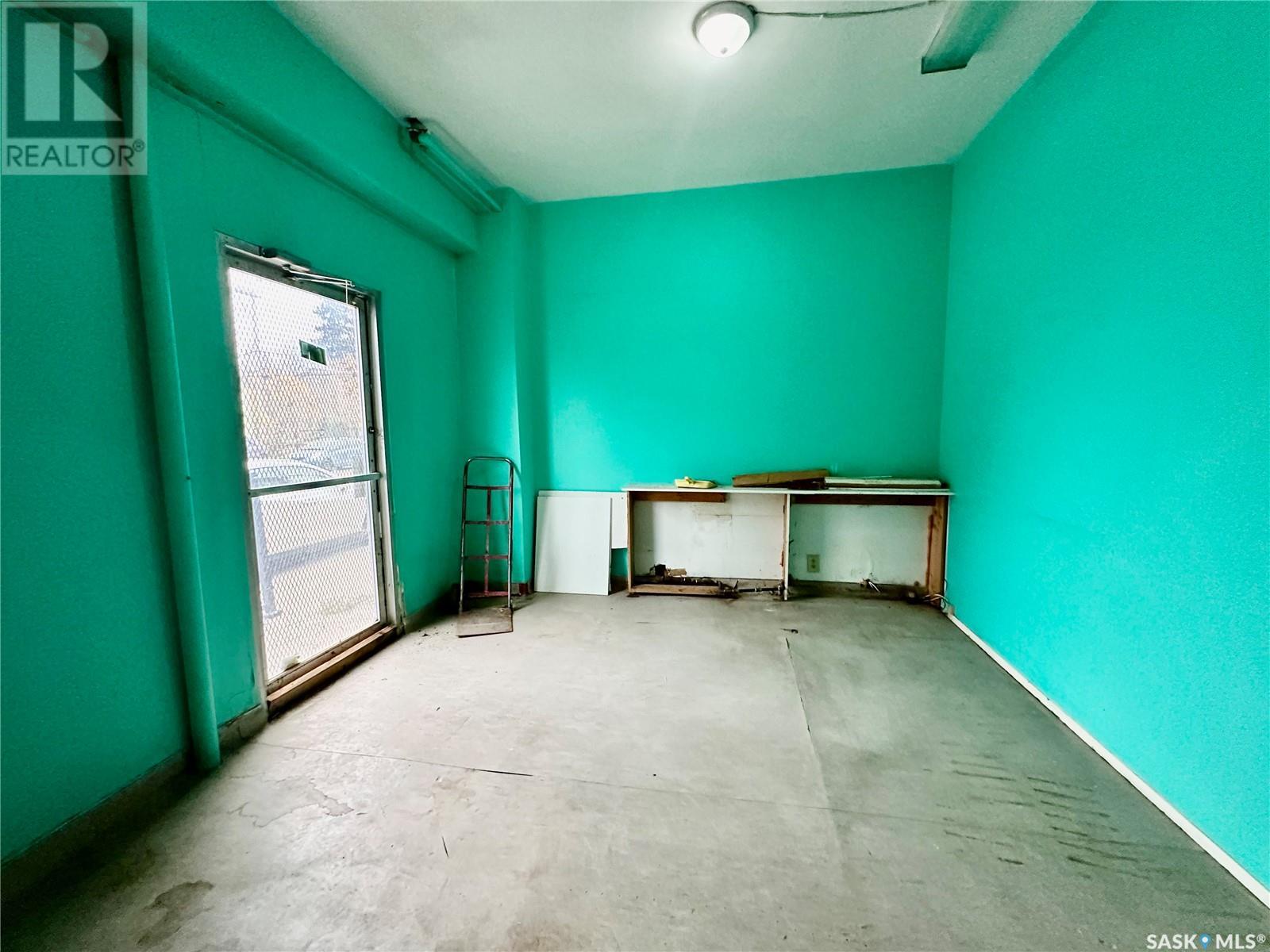 221 D Avenue S Property Photo 8