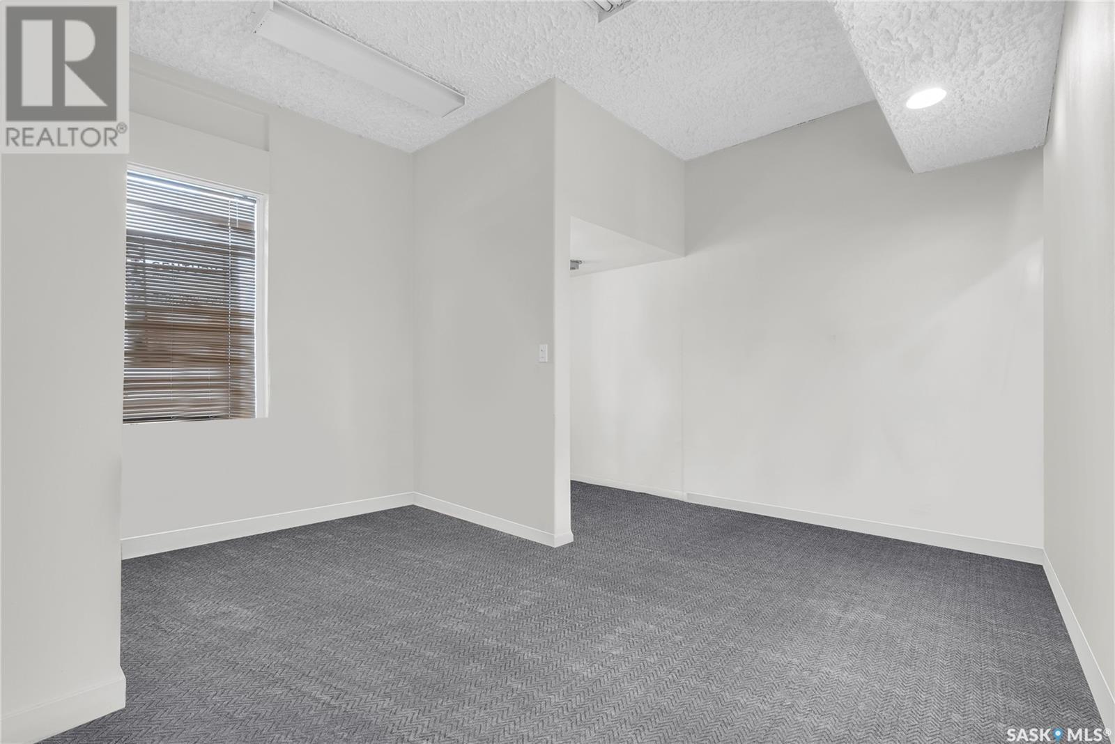 315 20th Street E Property Photo 4