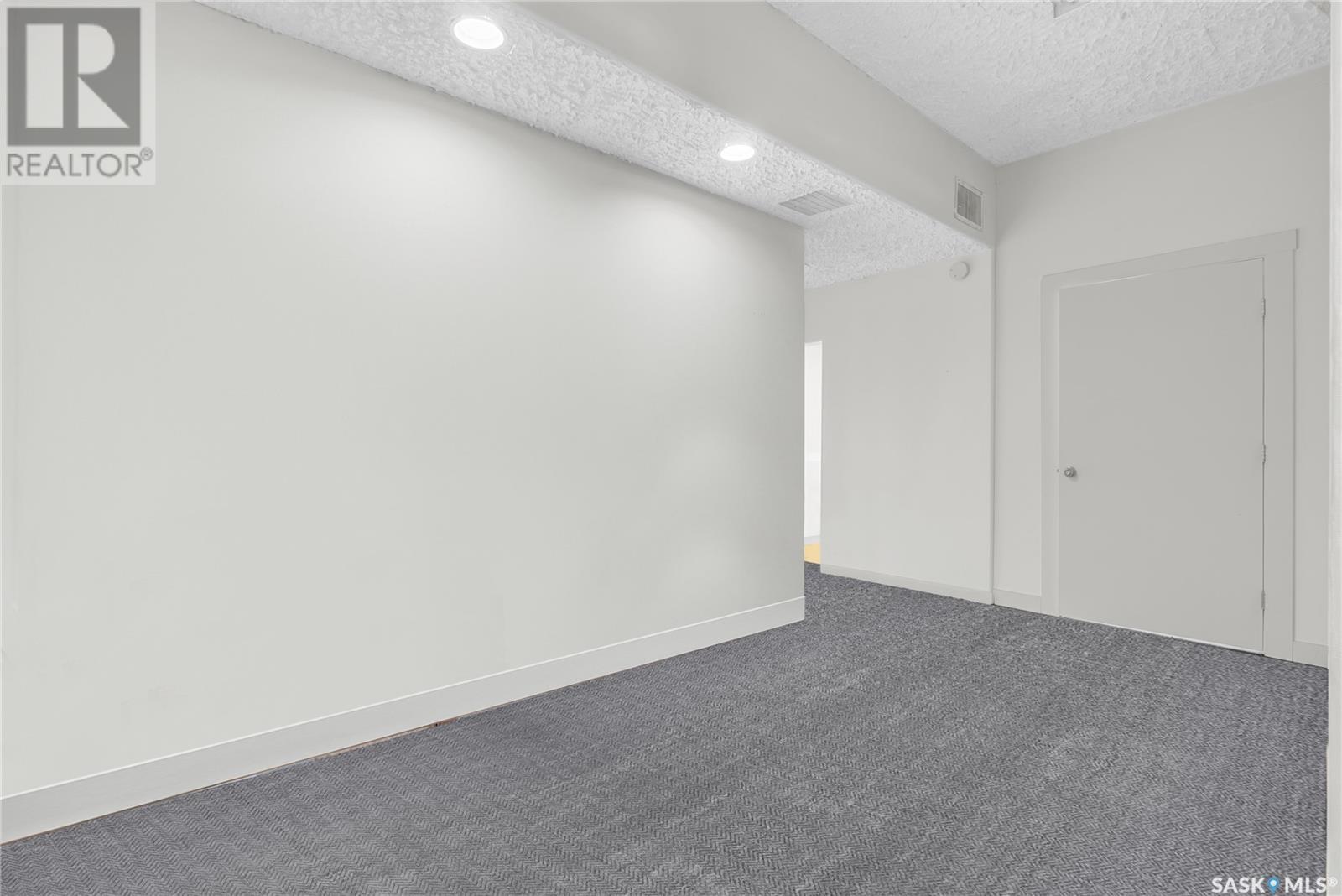315 20th Street E Property Photo 5
