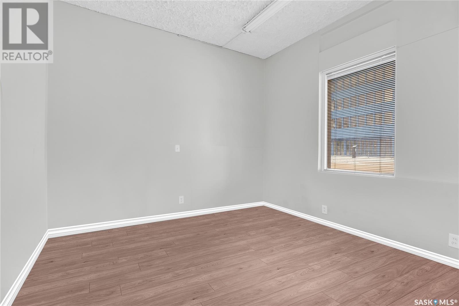315 20th Street E Property Photo 6