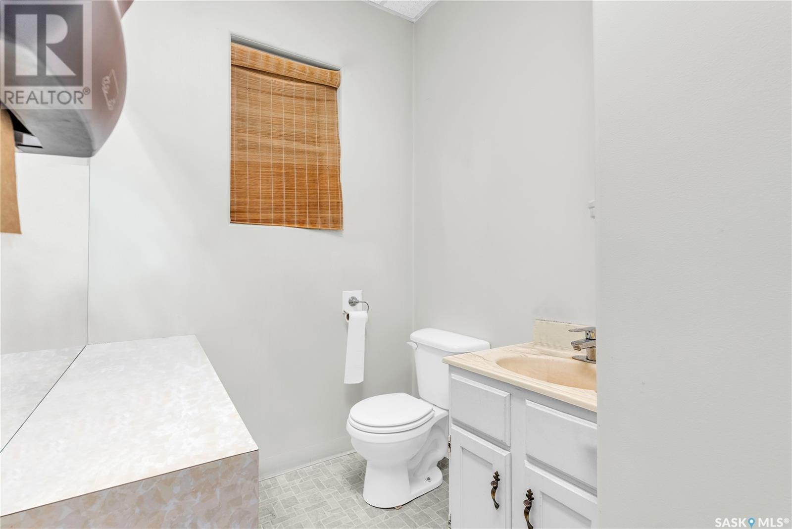 315 20th Street E Property Photo 14
