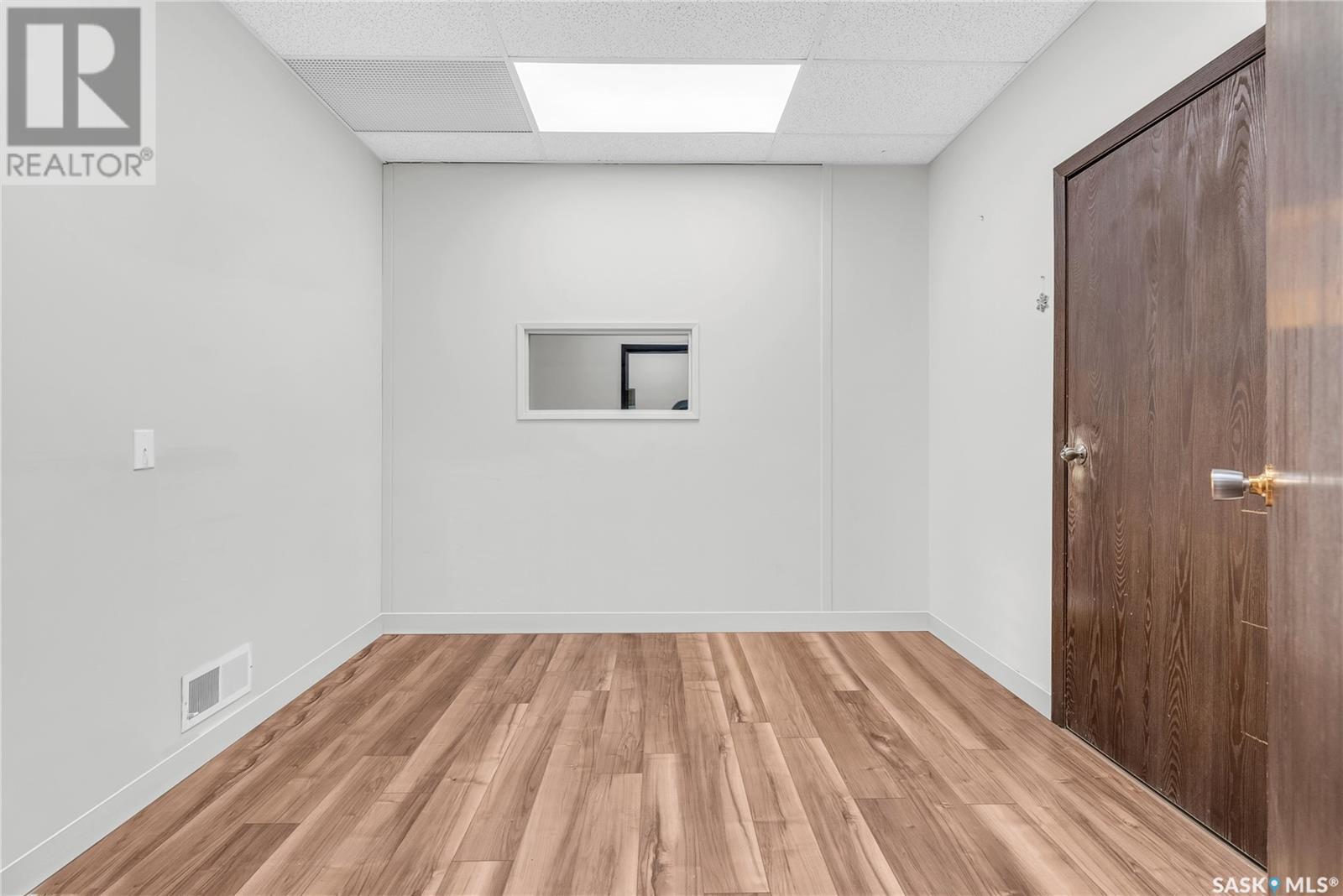 315 20th Street E Property Photo 19