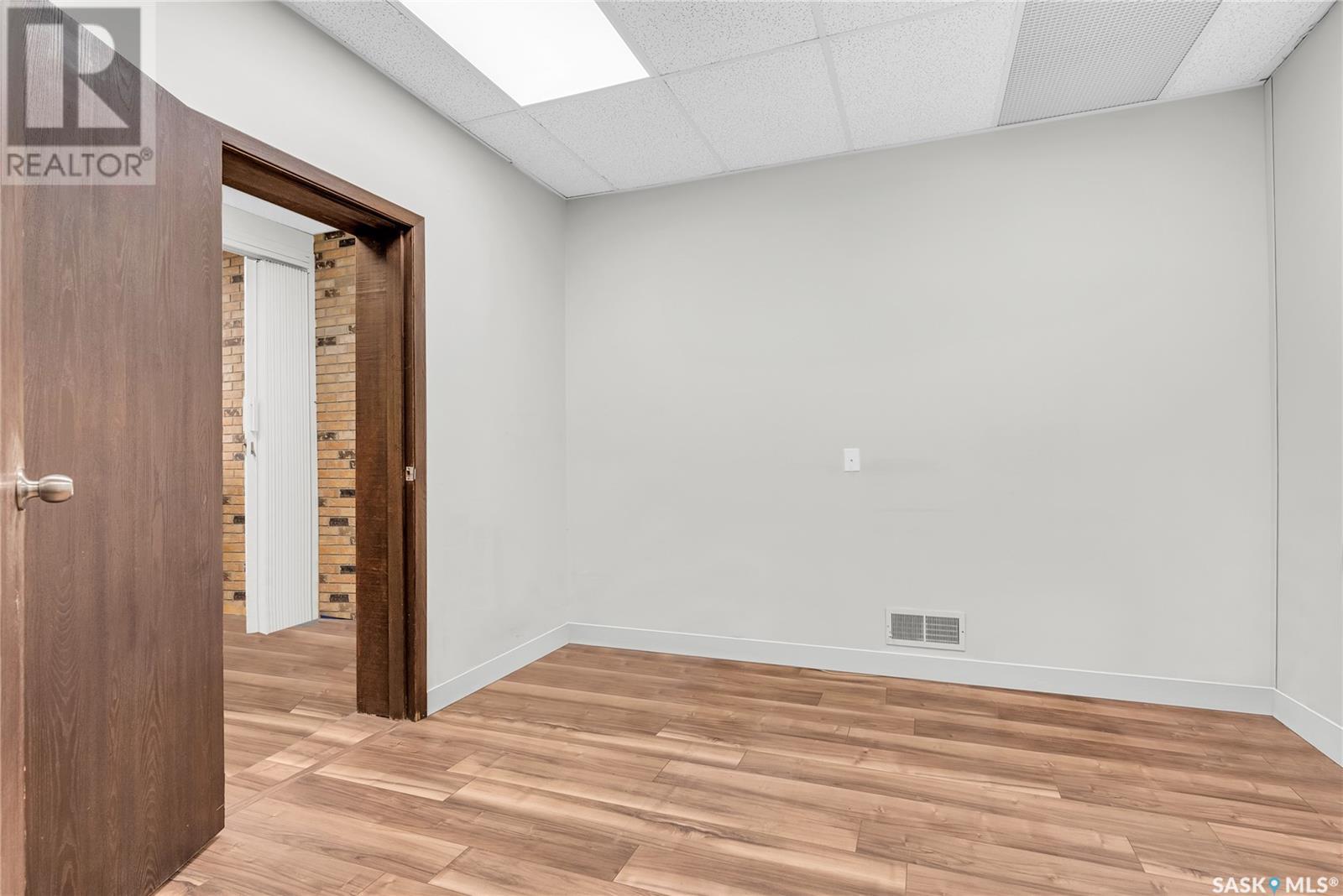 315 20th Street E Property Photo 20