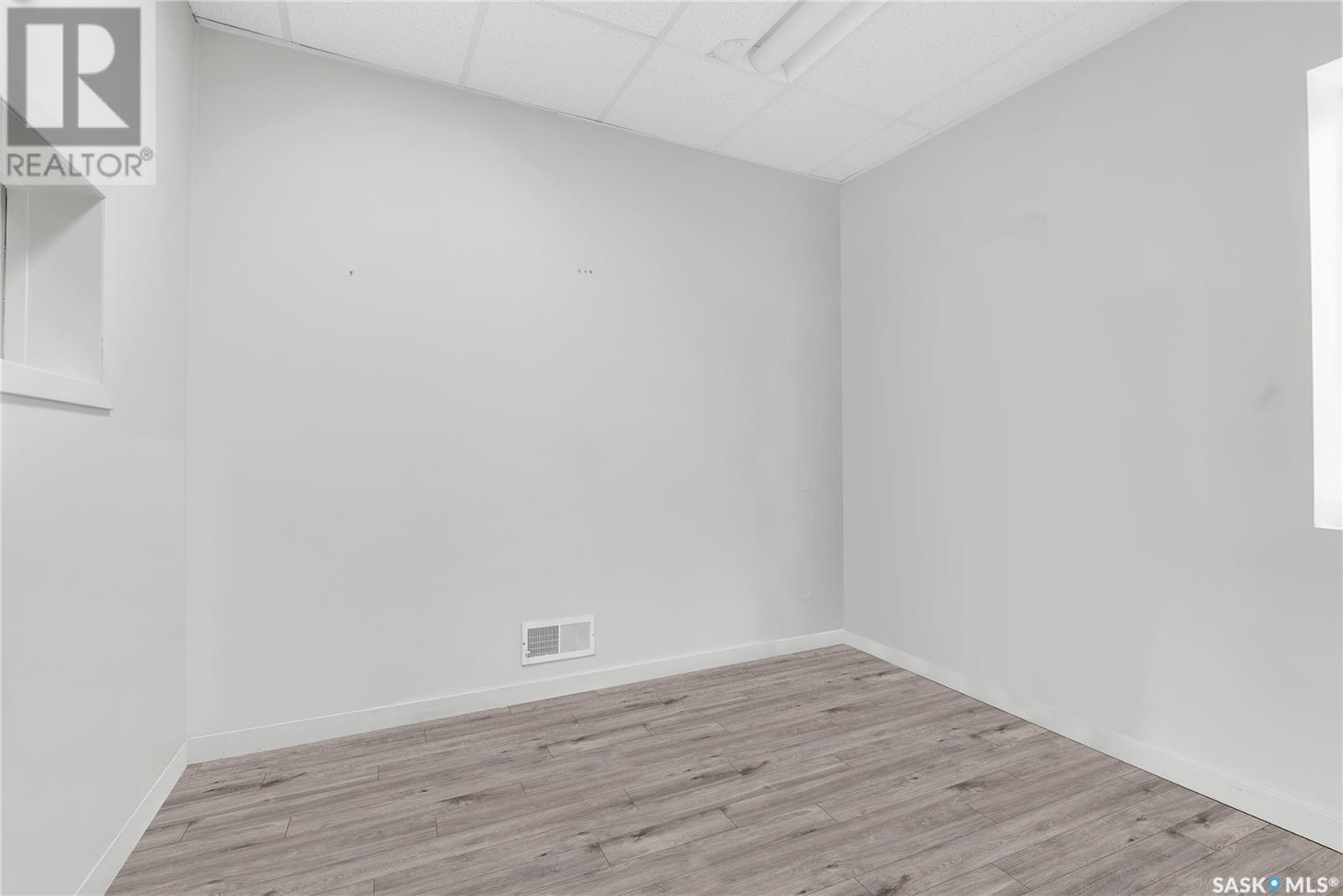 315 20th Street E Property Photo 24