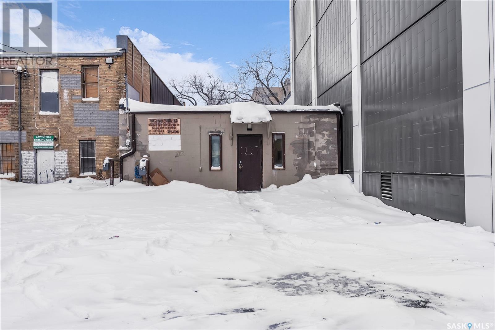 315 20th Street E Property Photo 27