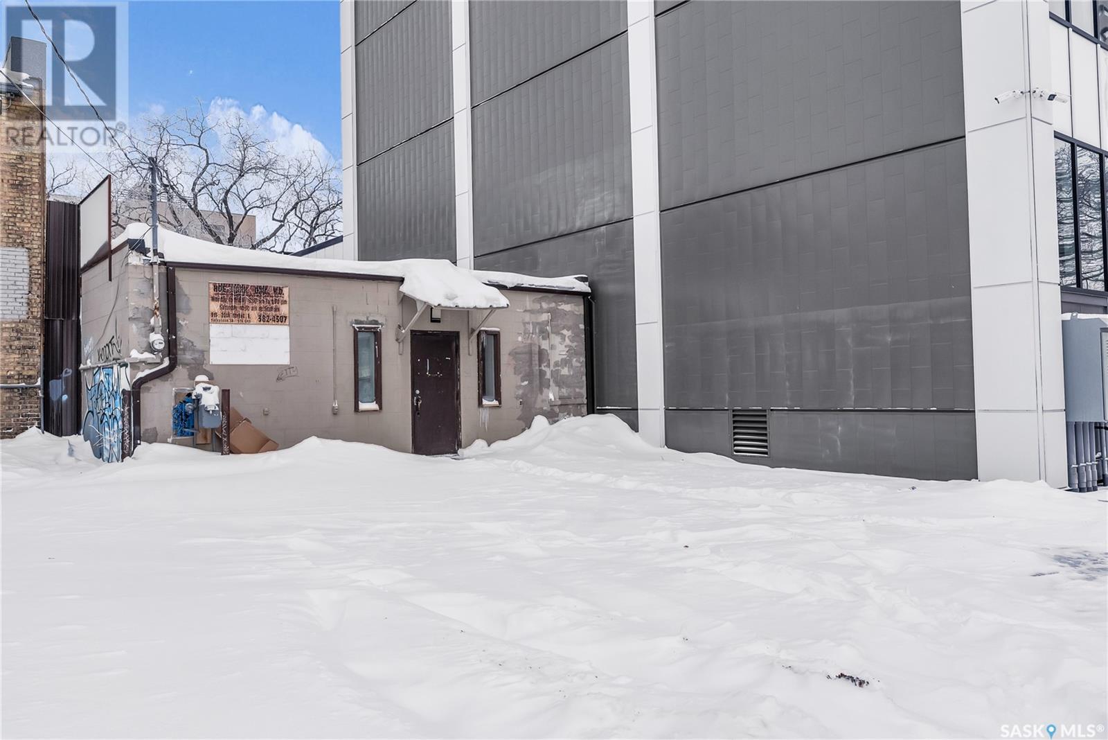 315 20th Street E Property Photo 28