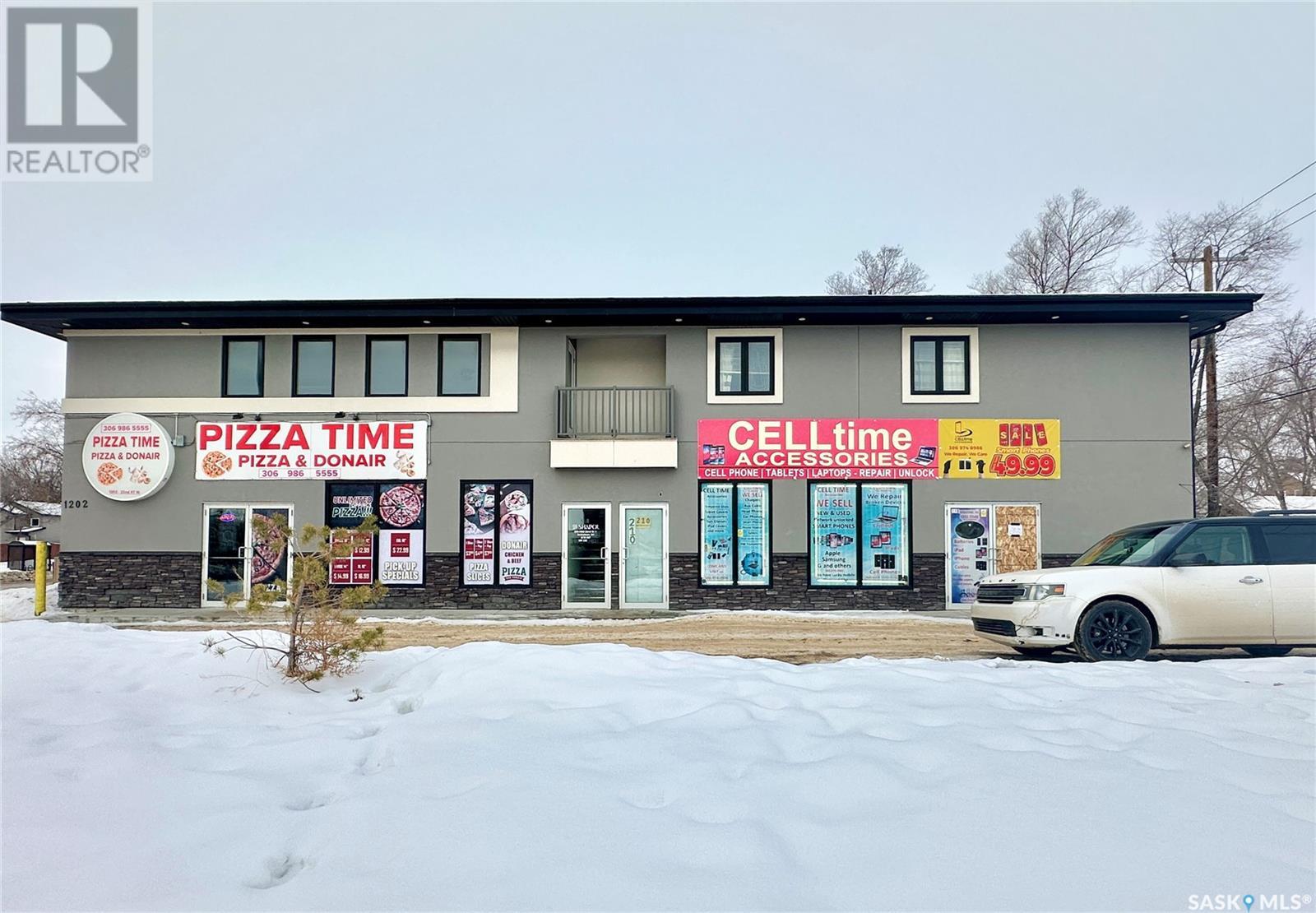 1202 22nd Street W Property Photo 2