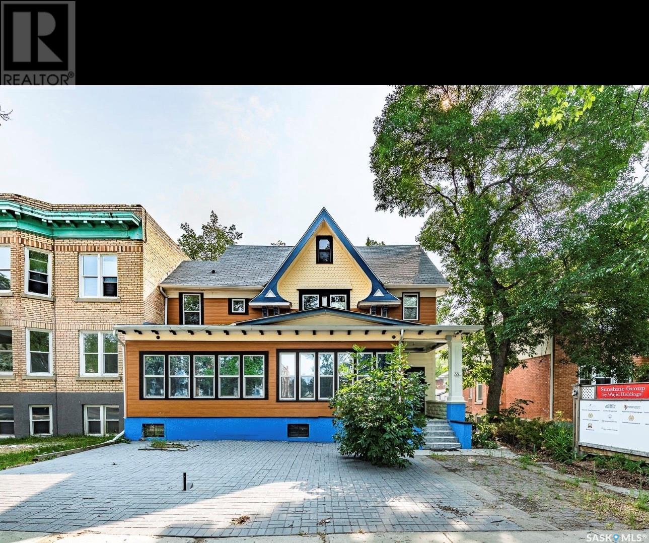 2211 Smith Street Property Photo 1