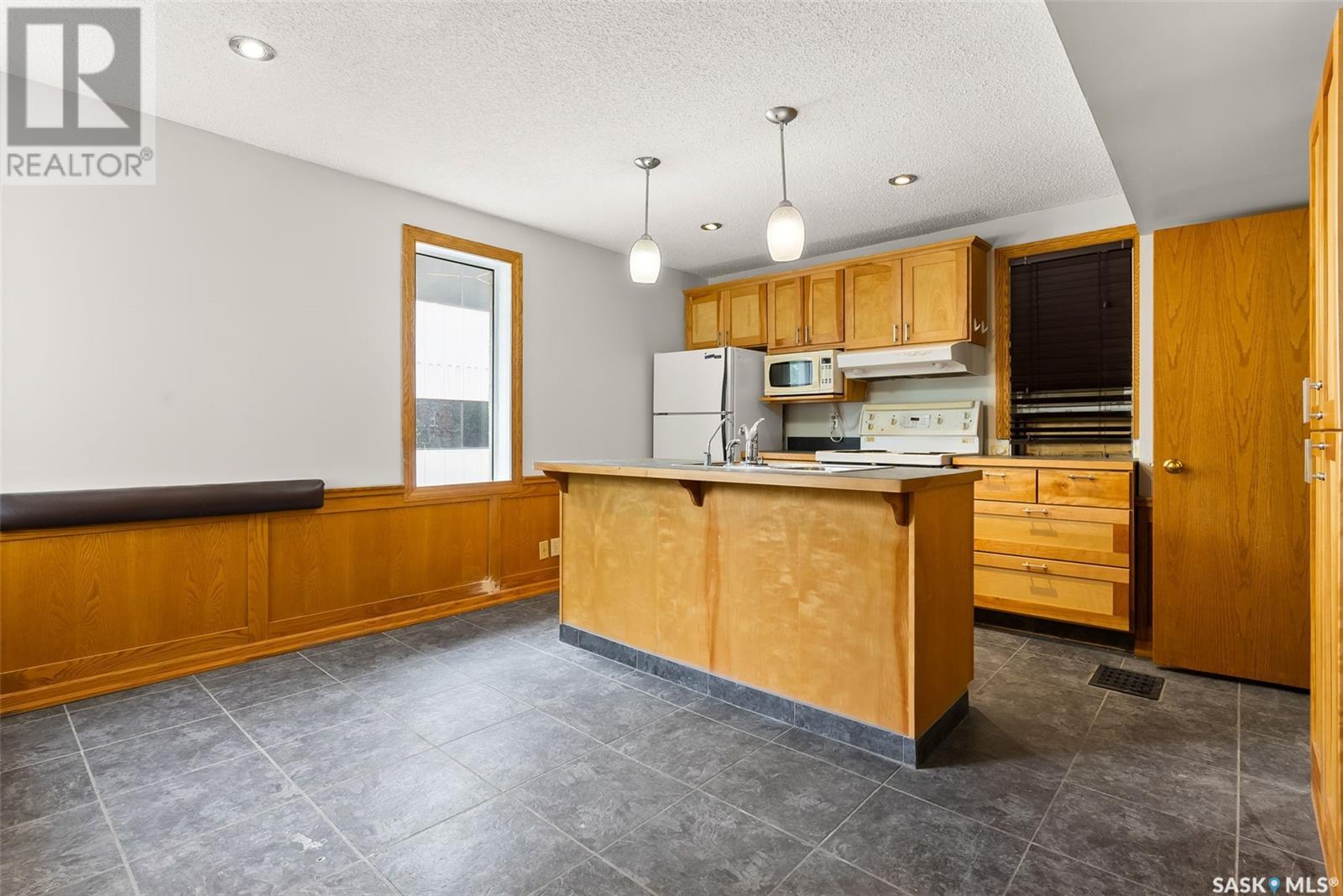 2062 Cornwall Street Property Photo 24