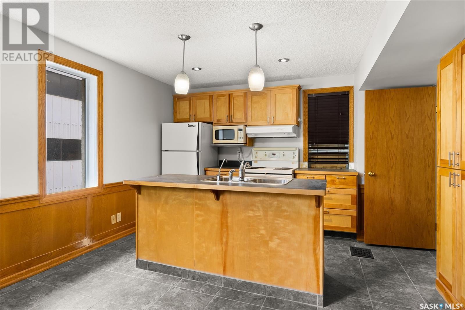 2062 Cornwall Street Property Photo 25