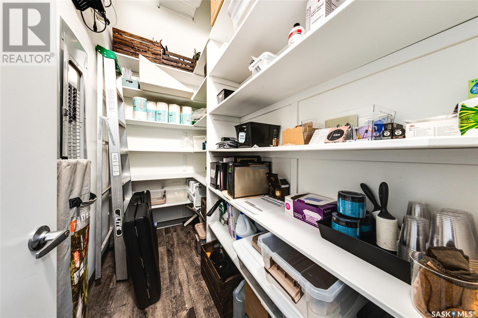 108 208 19th Street W Property Photo 10