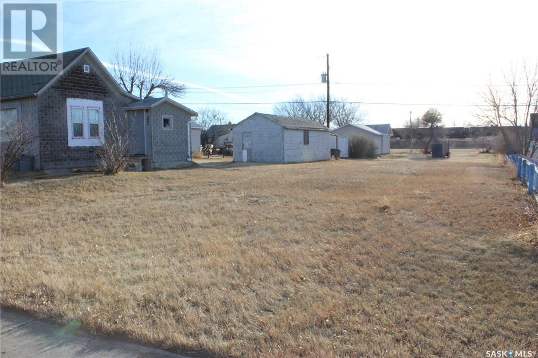 274 2nd Avenue E Property Photo 2