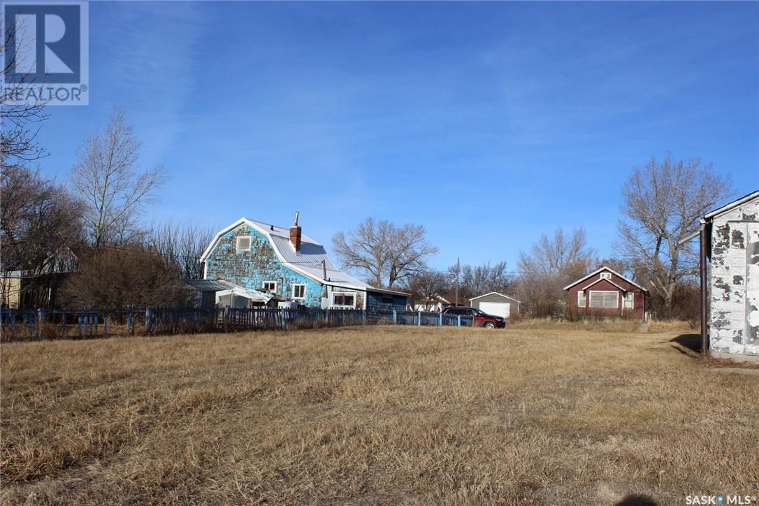 274 2nd Avenue E Property Photo 5