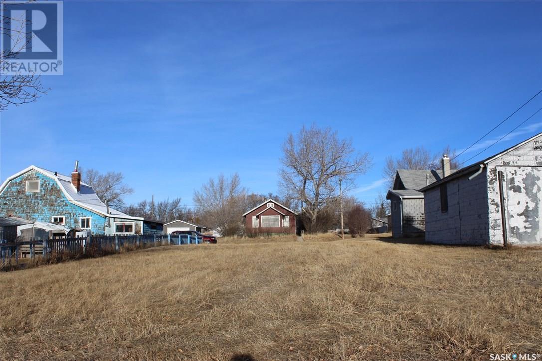 274 2nd Avenue E Property Photo 6