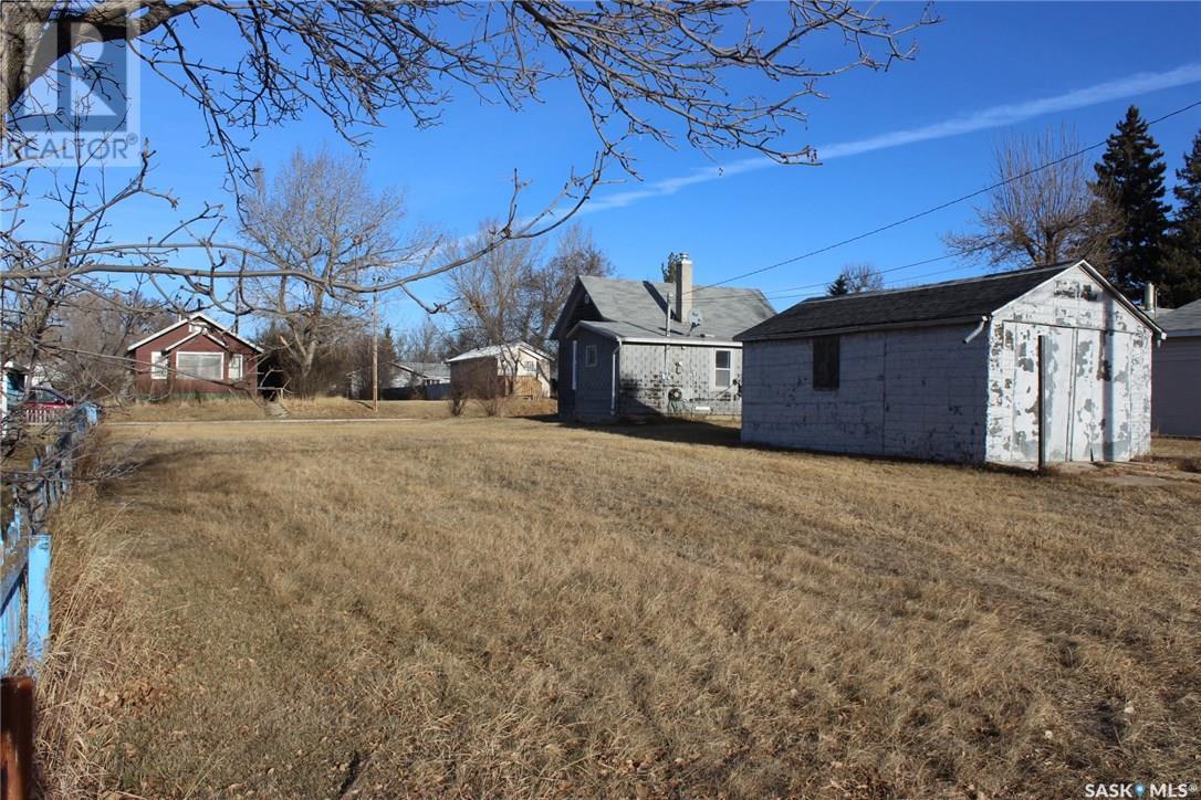 274 2nd Avenue E Property Photo 7