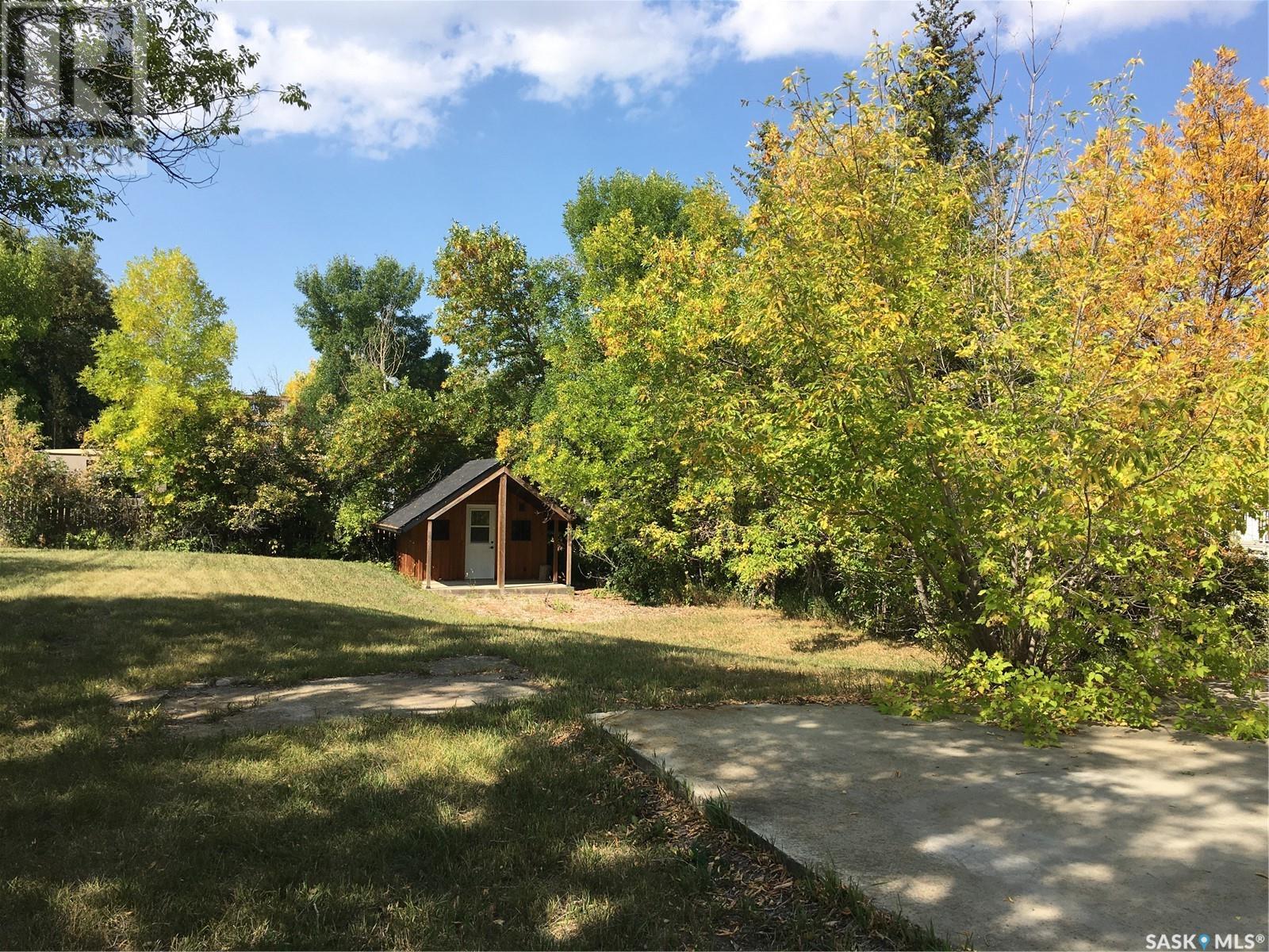 464 13th Street E Property Photo 1