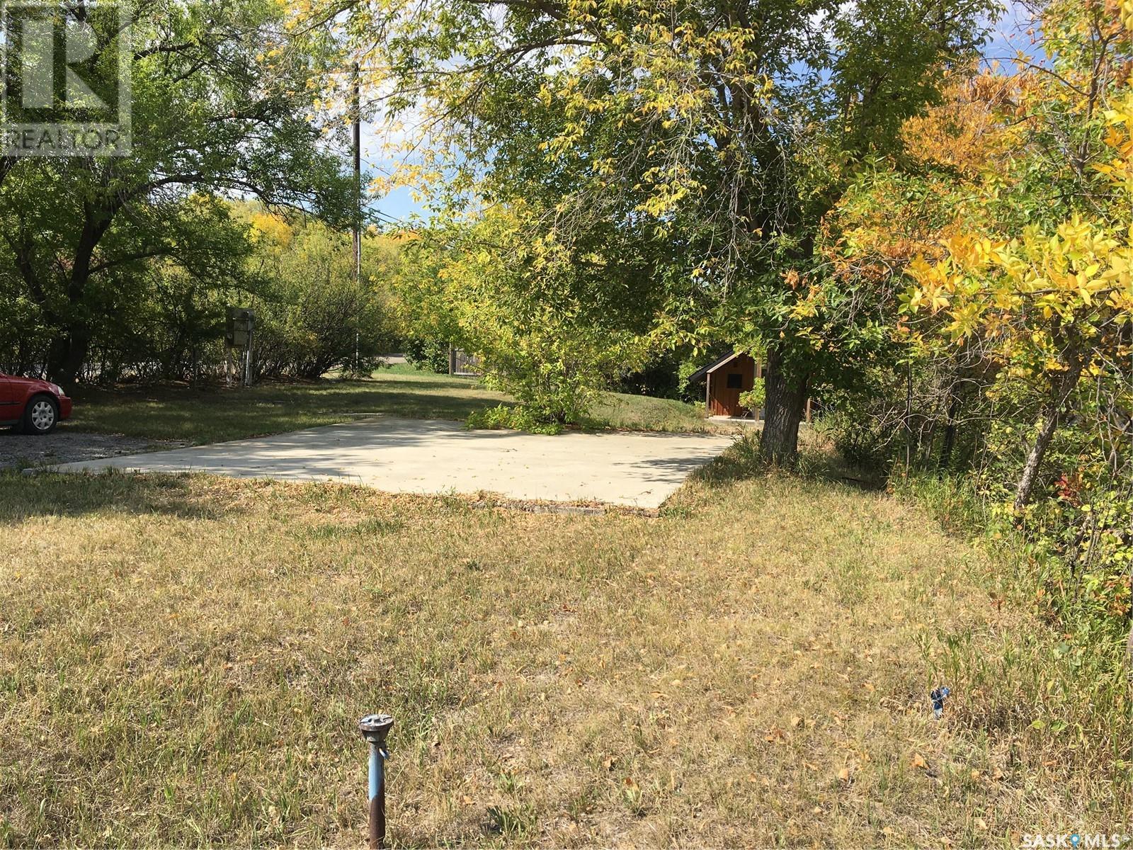 464 13th Street E Property Photo 3