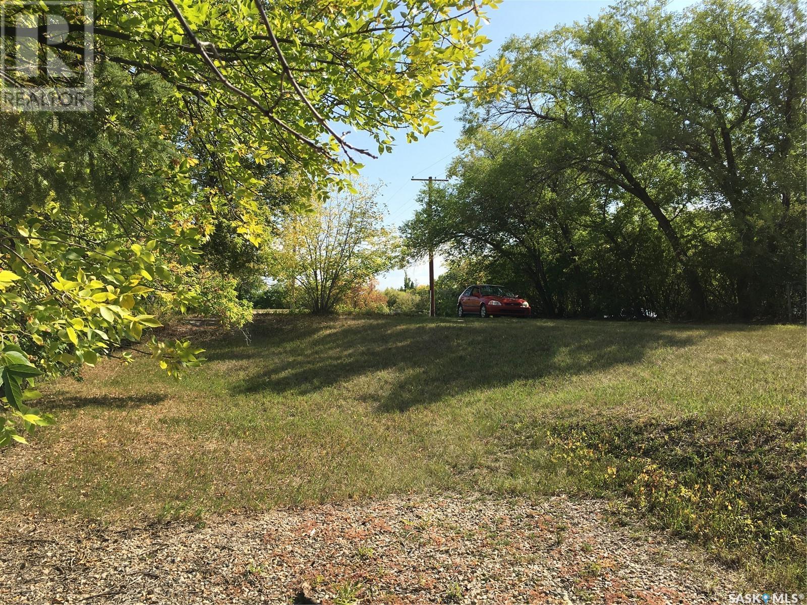 464 13th Street E Property Photo 4
