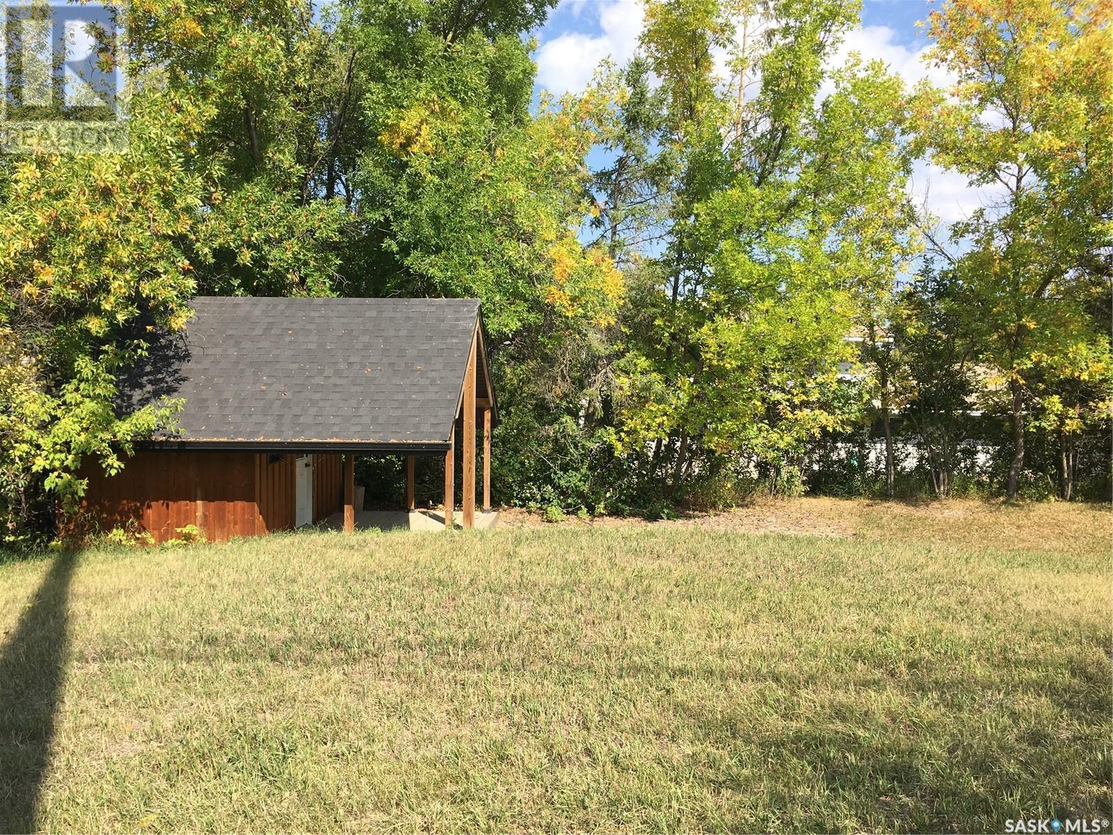 464 13th Street E Property Photo 5