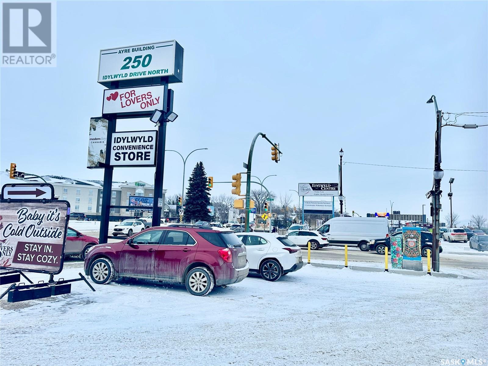 5 250 Idylwyld Drive N Property Photo 2
