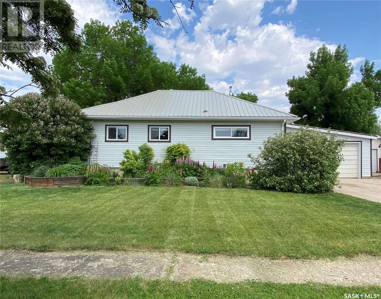 102 Missouri Coteau Street Property Photo 1