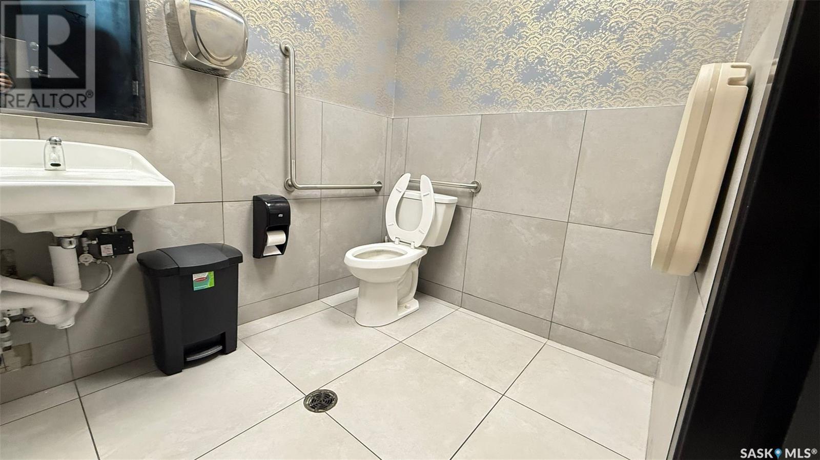 D 3831 Rochdale Boulevard Property Photo 16