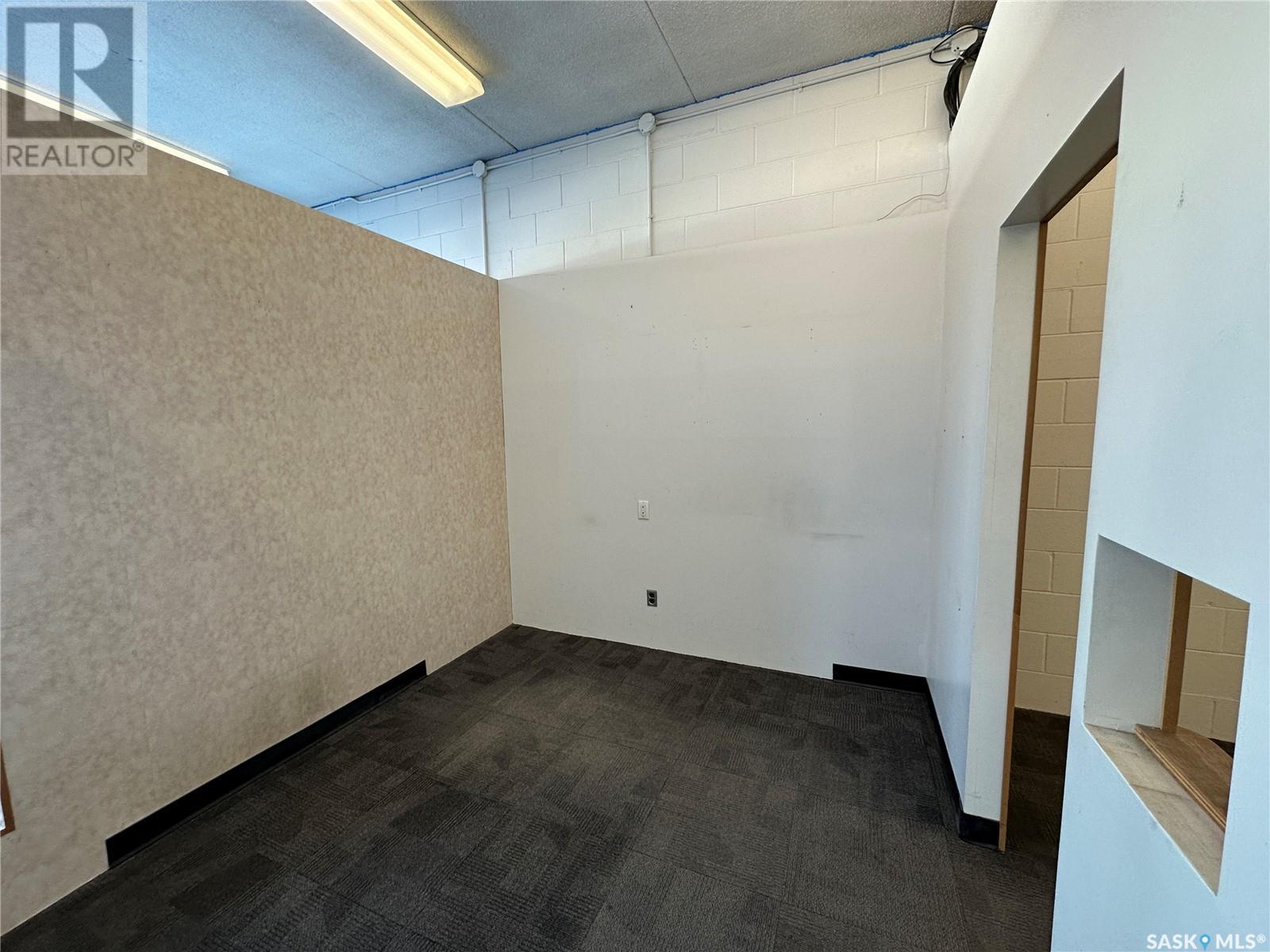 411 Victoria Avenue Property Photo 4