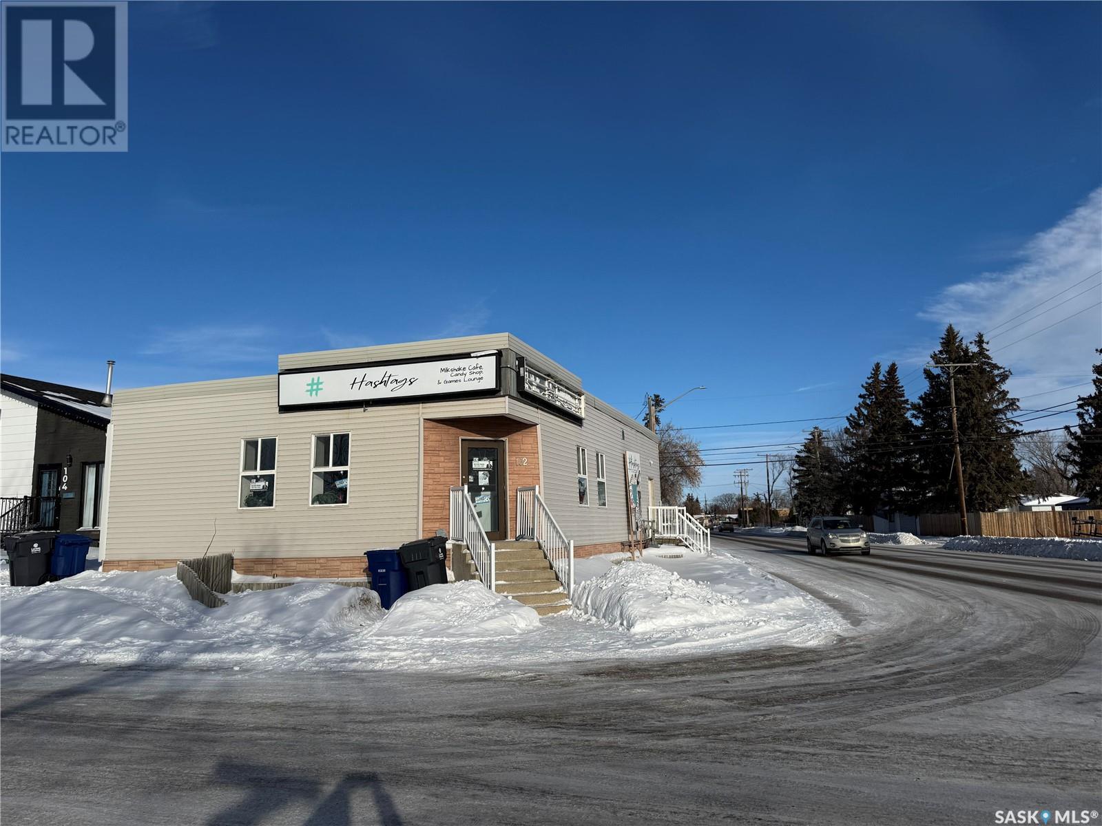 102 North Railway Street W Property Photo 1