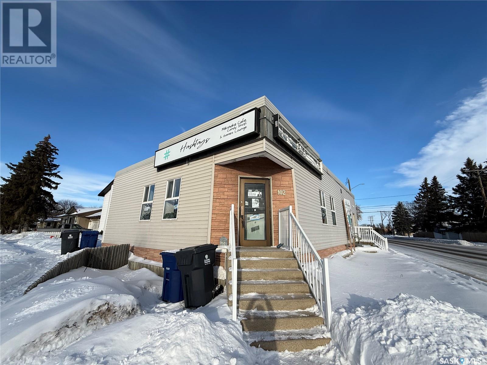 102 North Railway Street W Property Photo 2