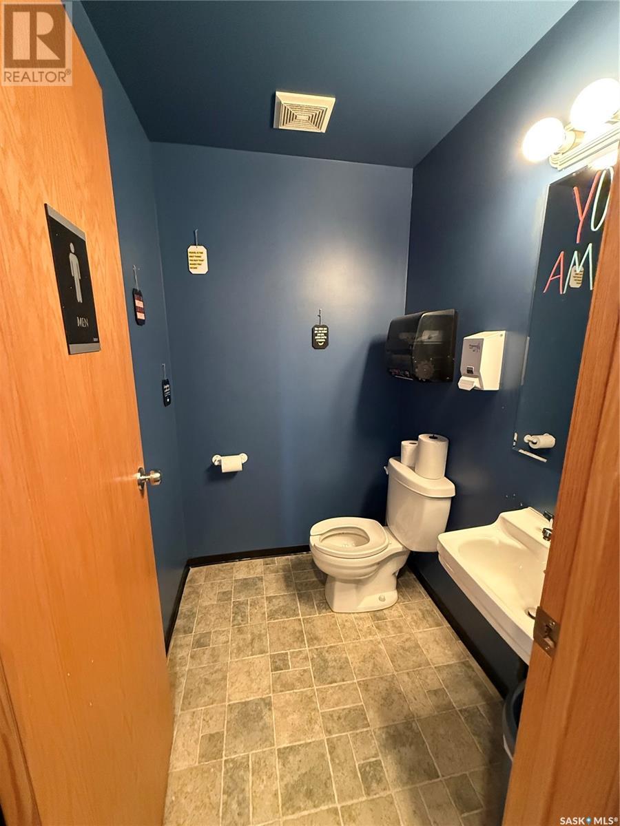 102 North Railway Street W Property Photo 8
