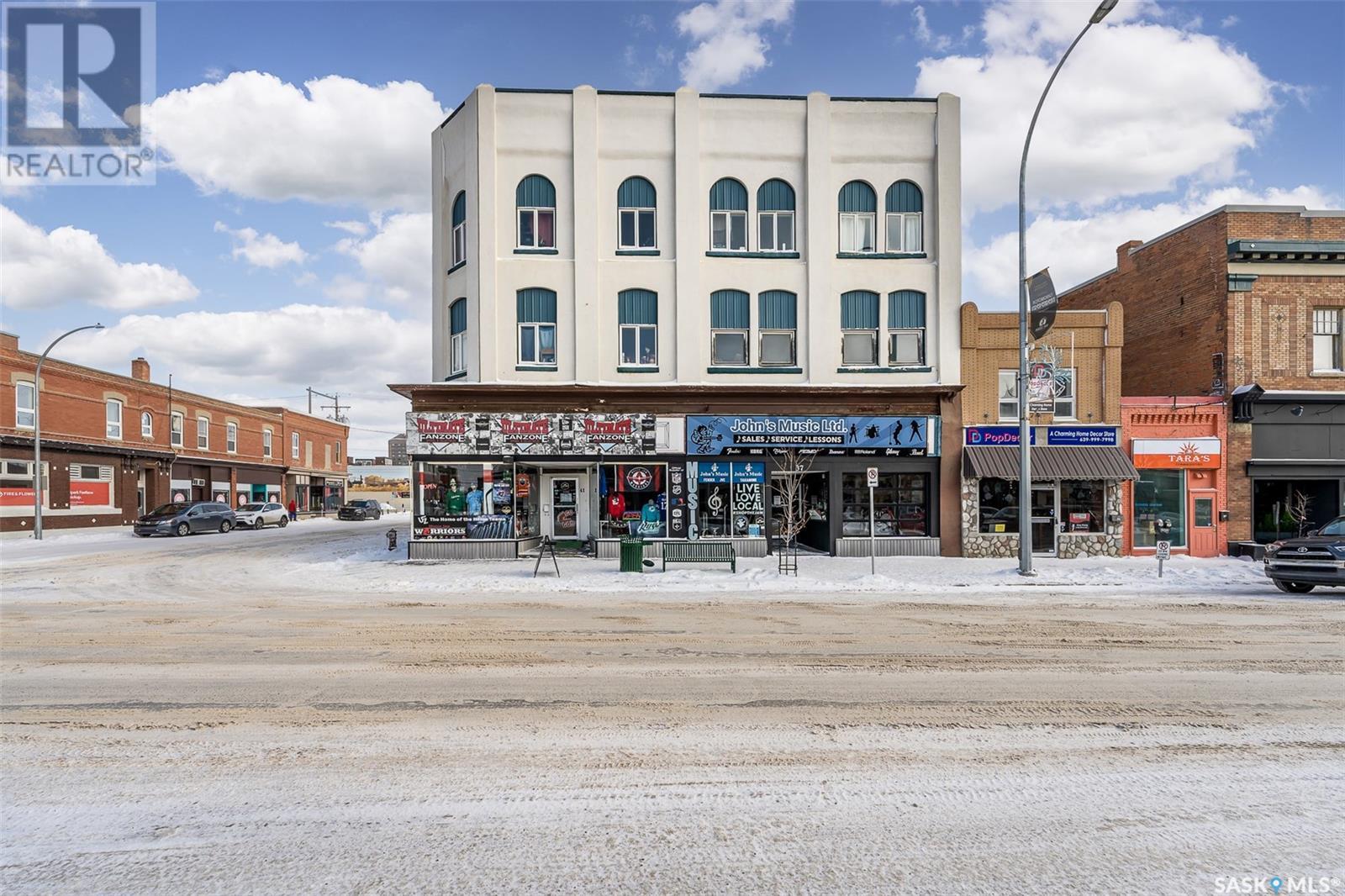 37 Main Street N Property Photo